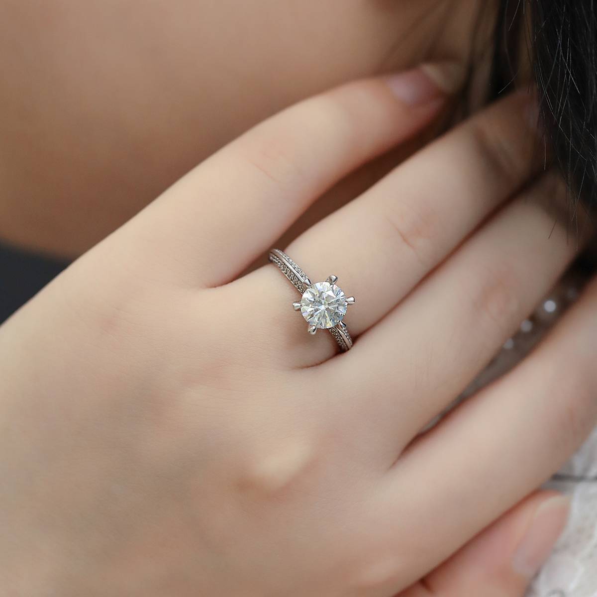 Half of the Country S925 Silver Plated Platinum Moissanite Diamond Women's Ring 1.5 Carat D-Class